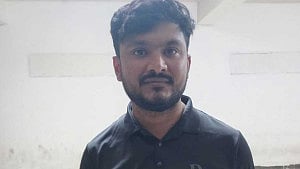শেখ হাসিনার গাড়িচালকের ছেলে রুবেল গ্রেপ্তার