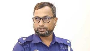 Baraigram OC removed over negligence in bus robbery case