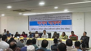 গ্রামীণফোন: চাকরি পুনর্বহালের দাবিও তুলেছেন চাকরিচ্যুত শ্রমিকরা