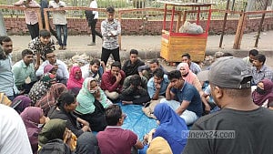 শিক্ষক পদে নিয়োগ বাতিল হওয়া প্রার্থীদের আন্দোলন দ্বাদশ দিনে