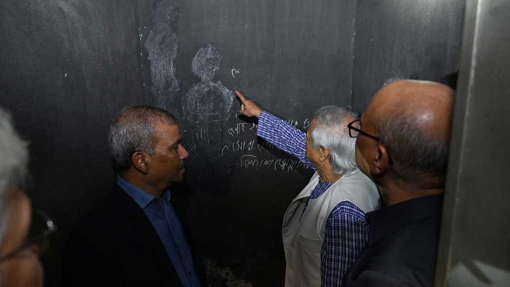 বিগত সরকারের আমলে ‘আয়নাঘর’ নামে কুখ্যাতি পাওয়া তিনটি গোপন বন্দিশালা গত ১২ ফেব্রুয়ারি ঘুরে দেখেন প্রধান উপদেষ্টা মুহাম্মদ ইউনূস।