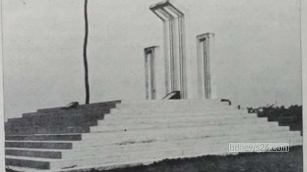  ১৯৭৫ সালে ঝালকাঠি শহীদ মিনার। 