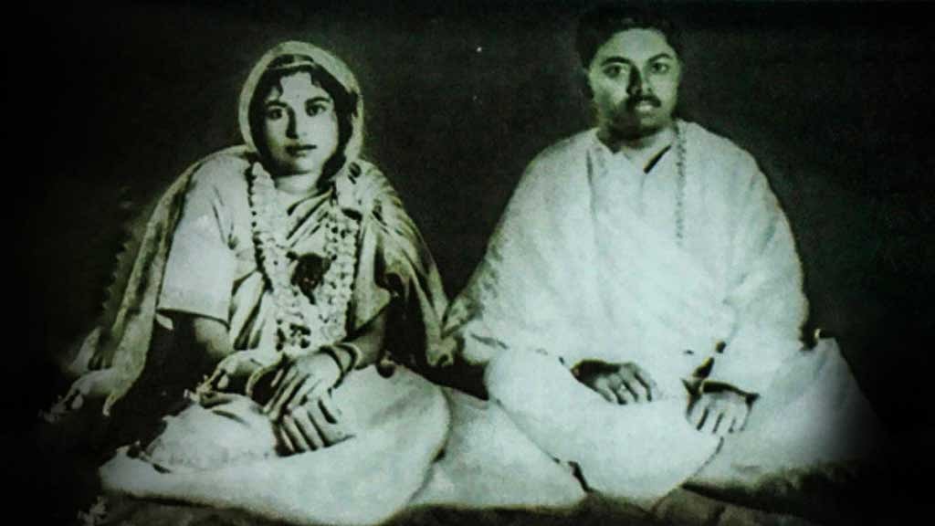 বিয়ের পিঁড়িতে জীবনানন্দ দাশ ও লাবণ্য গুপ্ত।
