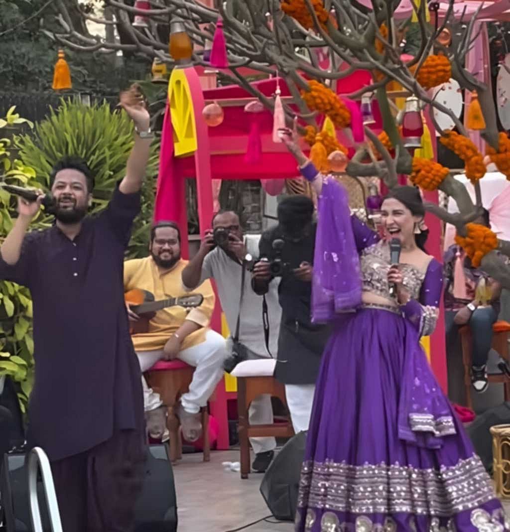 গায়েহলুদের অনুষ্ঠানের মেহজাবীন চৌধুরী ও আদনান আল রাজীব, ছবি: সংগৃহীত।  
