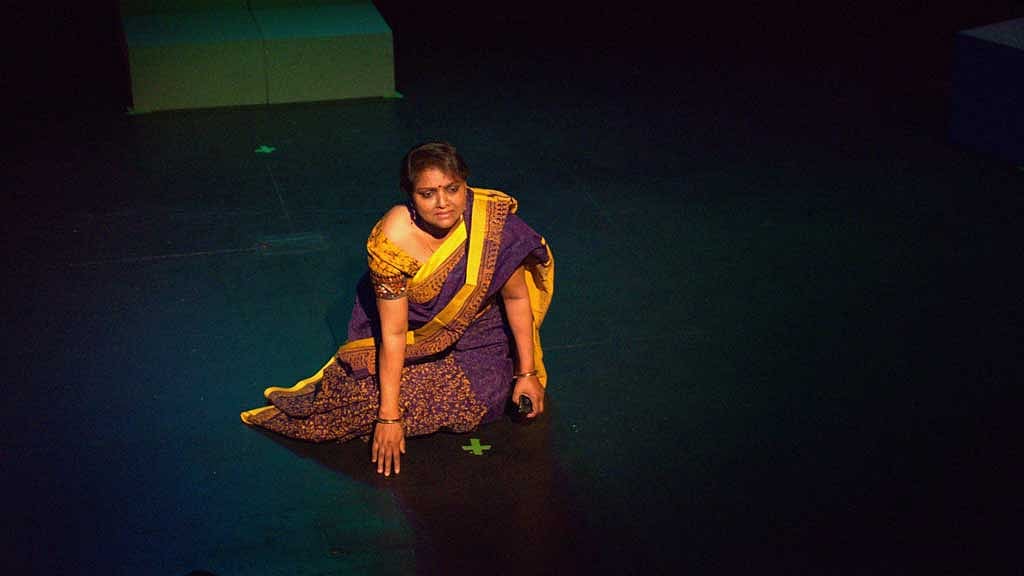 ‘এক জোড়া জুতা’ নাটকের দৃশ্য, ছবি: প্রাচ্যনাট    
