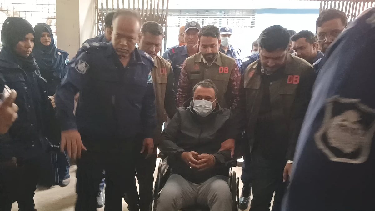 সহিদুর রহমান খান মুক্তিকে রোববার আদালতে হাজির করে পুলিশ।