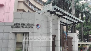 বাংলাদেশ ব্যাংকের নালিশ: এবার দপ্তর বদল দুদকের সেই পরিচালকের