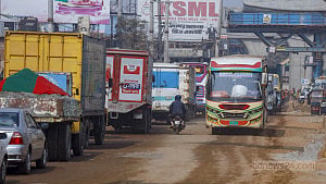 Heavy traffic and dust pollution in Dhaka