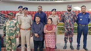 ৭ বছর ভারতে কারাভোগ শেষে দেশে ফিরল ‘পাচার হওয়া’ দম্পতি