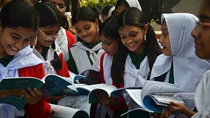 সব বই মিলবে ১৫ দিনের মধ্যে, চট্টগ্রামে শিক্ষা কর্মকর্তার প্রত্যাশা