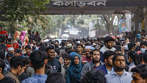 ঢাকা বিশ্ববিদ্যালয়ের ভর্তি যুদ্ধে শিক্ষার্থীরা
