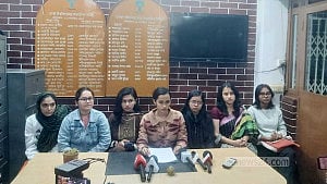 ঢাকা বিশ্ববিদ্যালয়: দাবি আদায়ে ‘ভিসির বাংলোয় ঠাঁই চাই’