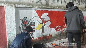 পাঠ্যবই থেকে ‘আদিবাসী চিত্রকর্ম’ বাতিলের প্রতিবাদ চিত্রকর্মেই