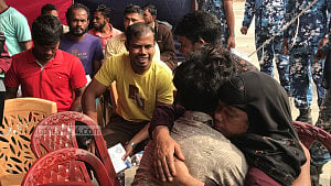 স্বজনদের কাছে ফিরলেন ভারতে আটক জেলে ও নাবিকরা