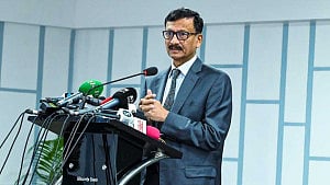 ‘বাংলাদেশ বিরোধী প্রচারণায়’ অসহায়ত্ব, প্রবাসীদের সহায়তা চাইলেন পররাষ্ট্র উপদেষ্টা