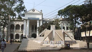 জবির ছাত্রী হল এবং দুই বিভাগ পেল নতুন নাম