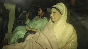 খালেদা জিয়ার এয়ার অ্যাম্বুলেন্স পৌঁছাবে মঙ্গলবার সকালে