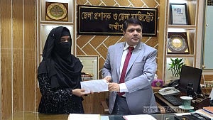 মেডিকেলে সুযোগ পাওয়া শিমার ভর্তির দায়িত্ব নিলেন লক্ষ্মীপুরের ডিসি