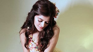 ইনস্টাগ্রামে ‘ফুল ফুটিয়েছেন’ মধুমিতা