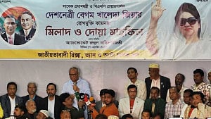 হাসিনা সুবিধা দেওয়ায় সীমান্তে বেড়া দিয়েছে ভারত: রিজভী