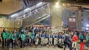 চিকিৎসা নিয়ে ‘মনোমালিন্য’, শাহবাগের সড়কে আন্দোলনে আহতরা