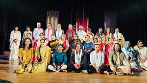 ‘এসো সুতোর কাব্য গাথি ধ্রুপদী ফোঁড়ে’