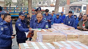 কুড়িগ্রাম থেকে বিনামূল্যের ৯ হাজার বই ট্রাকে নেওয়া হচ্ছিল ঢাকায়, শেরপুরে জব্দ