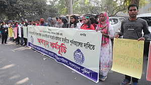 সচিবালয়ের সামনে ফের অবস্থান অব্যাহতি পাওয়া এসআইদের