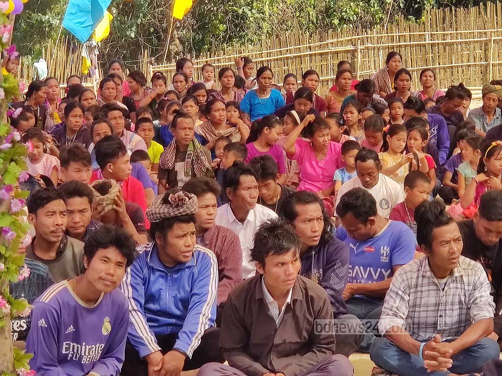 আলোচনা সভায় শিশুদের অভিভাবকরা।