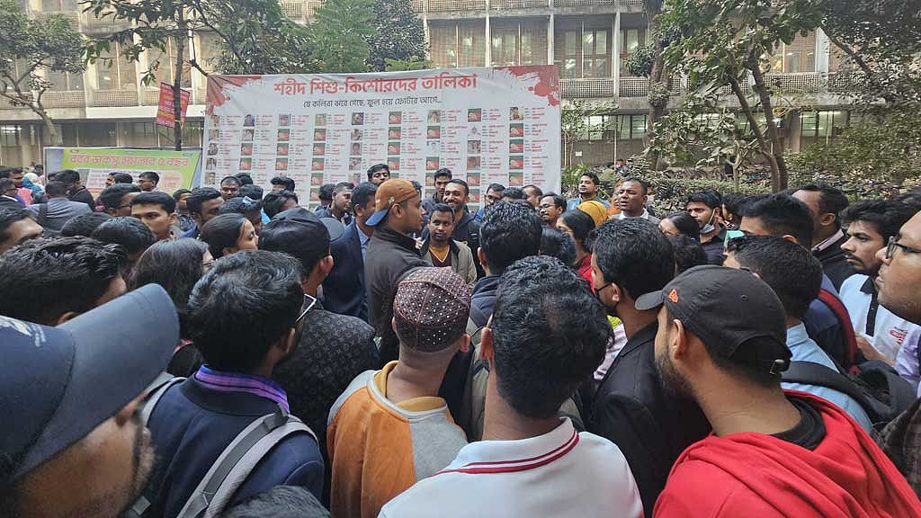 ৪৩তম বিসিএসের চূড়ান্ত তালিকা থেকে বাদ পড়া প্রার্থীদের সঙ্গে রোববার ঢাকা বিশ্ববিদ্যালয়ে আলোচনা করেন বৈষম্যবিরোধী ছাত্রআন্দোলনের নেতা হাসনাত আব্দুল্লাহ।