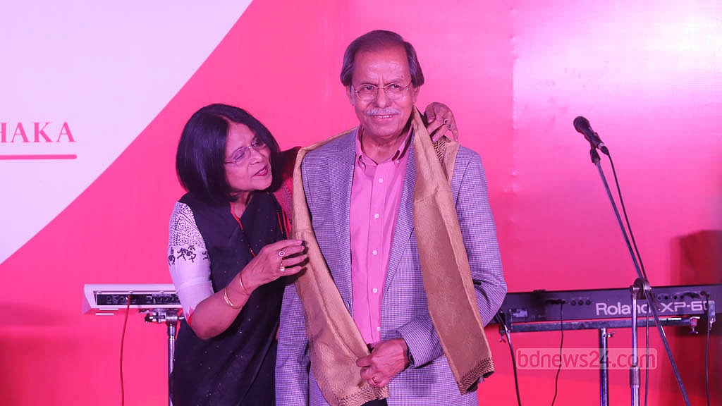 সাবেক শিক্ষার্থীদের সংগঠন ইডাসের এ আয়োজনে এমেরিটাস অধ্যাপক হওয়ায় এবার বিশেষ সম্মাননা দেওয়া হয় ঢাকা বিশ্ববিদ্যালয়ের ইংরেজি বিভাগের অধ্যাপক সৈয়দ মনজুরুল ইসলামকে।
