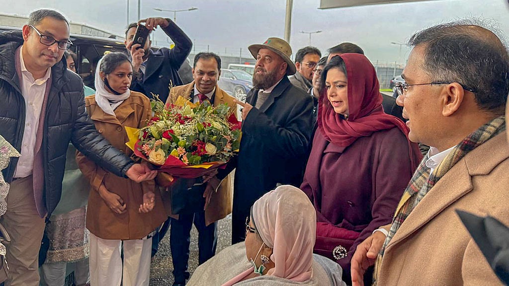 Jan 8, 2025: Khaleda Zia arrives at Heathrow Airport in London, where she is received by her elder son Tarique Rahman, daughter-in-law Zubaida Rahman and BNP leaders.