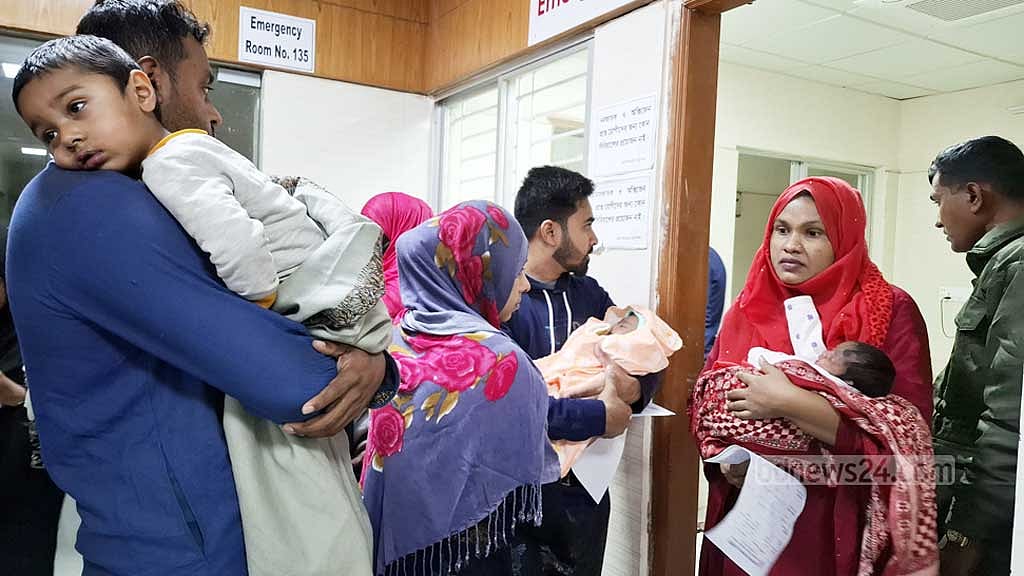 বাংলাদেশ শিশু হাসপাতাল ও ইনস্টিটিউটের জরুরি বিভাগের সামনে ভিড়।