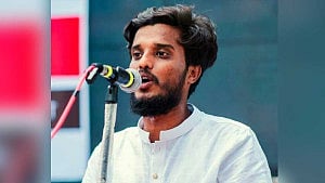 ‘দিনভর বেফাঁস মন্তব্য, রাতের বেলায় বিএনপি নেতাদের বাসায় ধর্ণা’