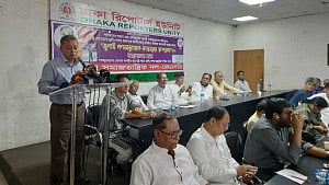 ঢাকায় বসে ‘১০ জন লোক’ জনগণের ভাগ্য ঠিক করতে পারবে না: খসরু