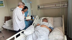 বদরুদ্দীন উমরকে দেখতে হাসপাতালে ফখরুল