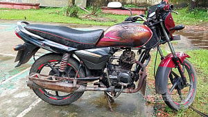 বরগুনায় ট্রাফিক মামলা দেওয়ায় মোটরসাইকেলে আগুন দিলেন চালক