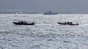 ইন্দোনেশিয়ায় সাগরে নৌকা উল্টে নিখোঁজ ১১