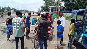 ব্রাহ্মণবাড়িয়ায় অনির্দিষ্টকালের অটোরিকশা ধর্মঘট, যাত্রীদের দুর্ভোগ