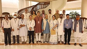 Parties accuse govt of bias after meeting with Yunus