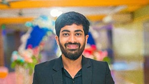 চট্টগ্রামে ভবনের ছাদে শিক্ষার্থীর ঝুলন্ত লাশ