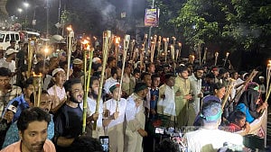 ব্যবসায়ী হত্যার প্রতিবাদে বৈষম্যবিরোধী  ছাত্র আন্দোলনের মশাল মিছিল