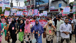 ফেনীতে টেকসই বাঁধ নির্মাণের দাবিতে পাউবো অভিমুখে পদযাত্রা