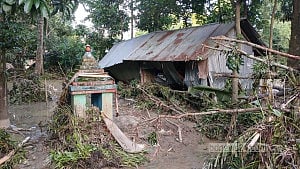 Feni floods: Locals leave shelters