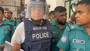 ‘মিডিয়া ট্রায়ালের’ মাধ্যমে বিচার করে ফেলছে দুদক: আদালতকে ইনু