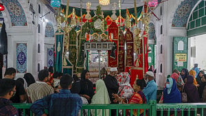 ‘আশুরার বাণী অন্যায়ের বিরুদ্ধে প্রতিবাদী হতে শেখায়’