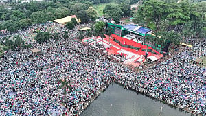 Supporters swarm Suhrawardy Udyan ahead of Jamaat rally