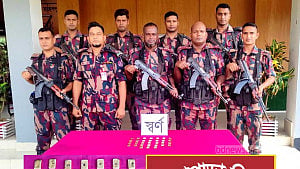 ঝিনাইদহে ৬ কোটি টাকার সোনার বার ফেলে ভারতে পালাল ‘পাচারকারী’