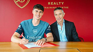 Arsenal sign Spanish keeper Kepa