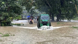 Ctg lowlands near Halda River on flood alert
